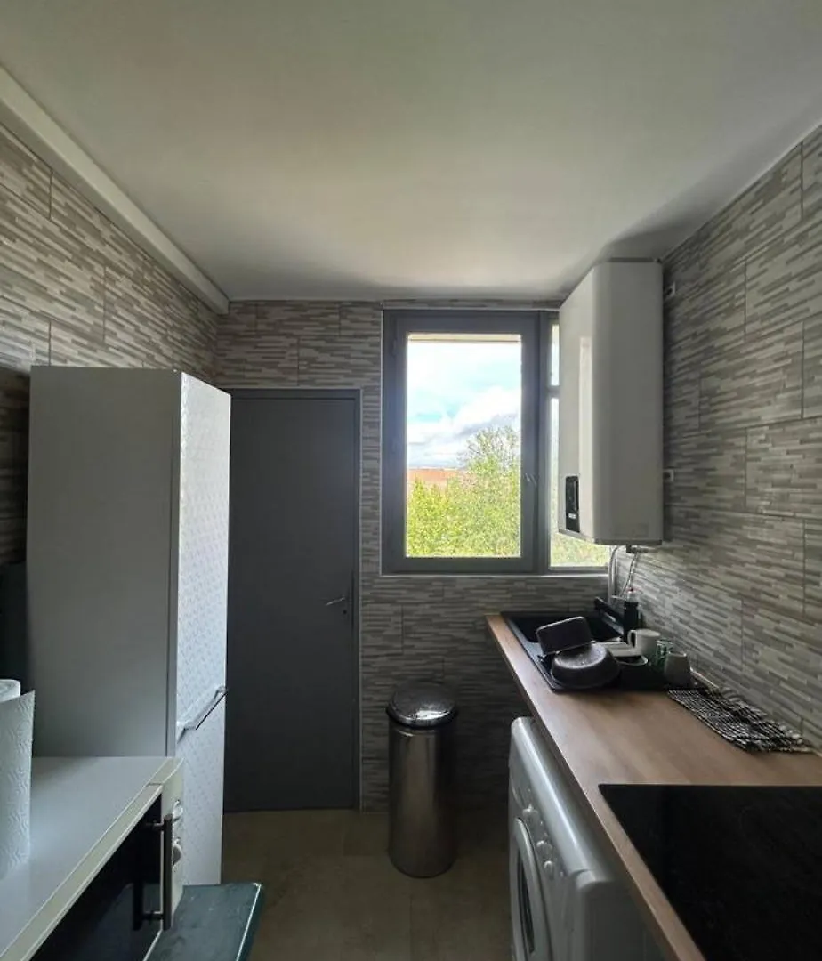Apartment T3 5 -10 Min A Pied De La Plage Et 10 Min Aqualand Frejus